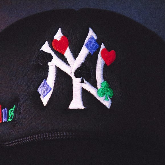 NY YANKEE TRUCKER HAT WIth CASINO Theme - Picture 2 of 8